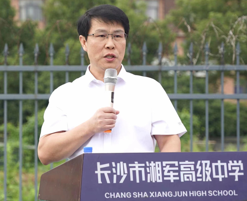 刘新芝在湘军中学开学典礼上致辞。长沙晚报通讯员  段晓佳 供图