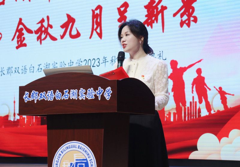 杨小华从一枚芯片说起，与大家一起思考和回答三个问题。长沙晚报通讯员 殷双双 供图