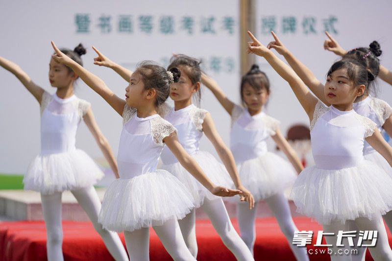 9月4日上午，开福区清水塘前进小学举行了隆重的开学典礼。均为长沙晚报全媒体记者 冯启阳 摄