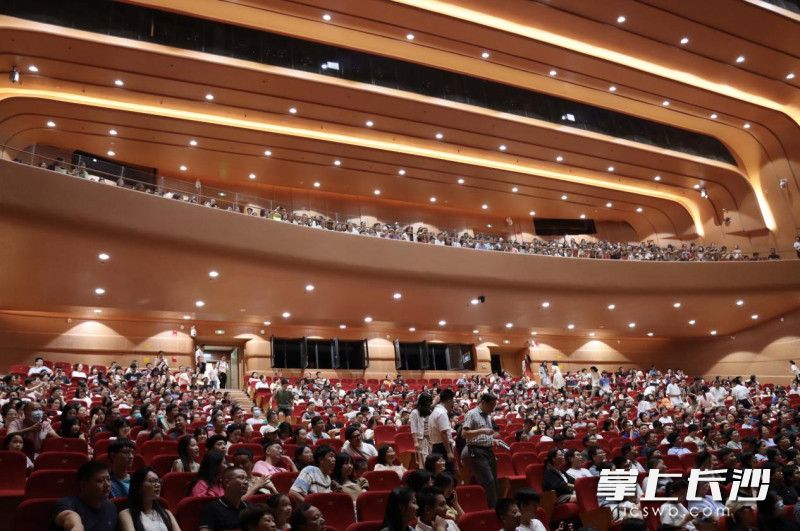 《白鹭南飞》引发观演热潮。均为长沙晚报通讯员 彭星滔 供图