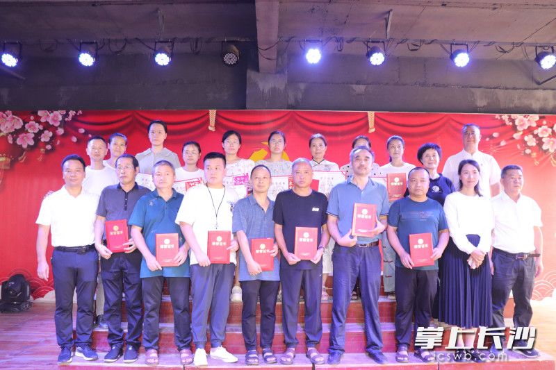 今年共有96名师生获“春雷公益·香兰奖”。受访者供图