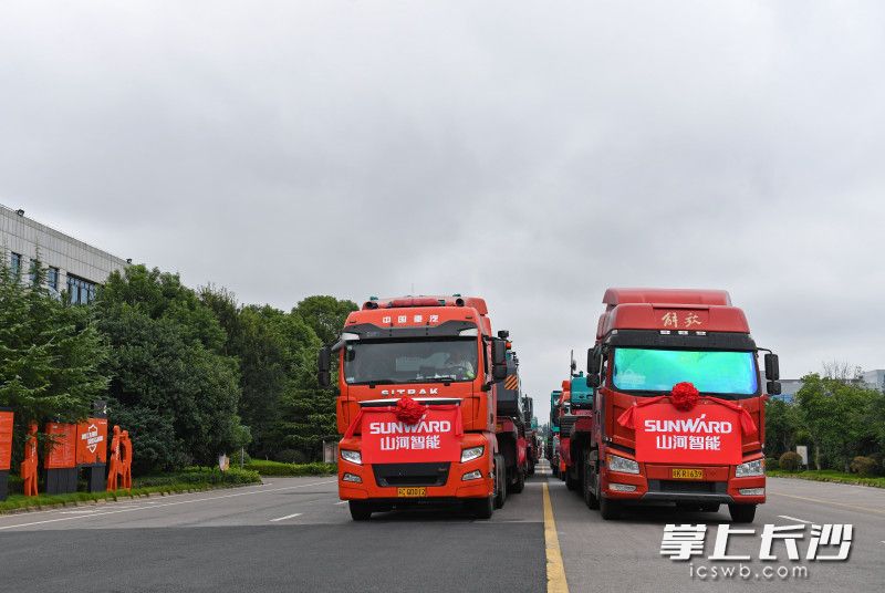 此次批量发货的设备涵盖桩工、土方、凿岩、高空机械等多个门类，总金额近1亿元。