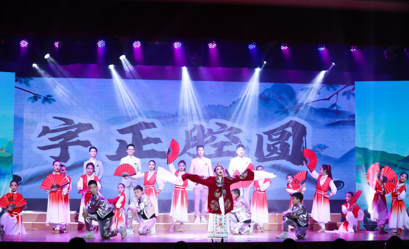 仰天湖桂花坪小学师生带来歌舞《跟我念字正腔圆》。均为长沙晚报通讯员供图