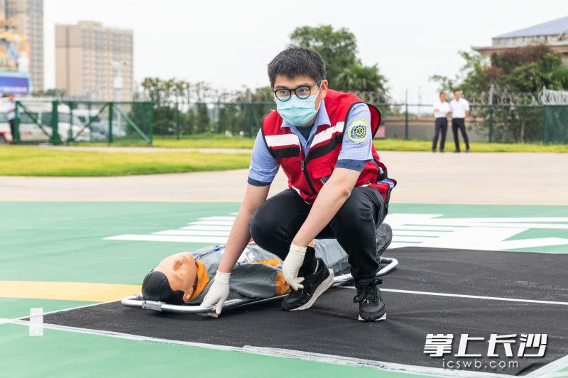 黑色标识代表死亡或无救治希望的伤员（放到最后处理）。