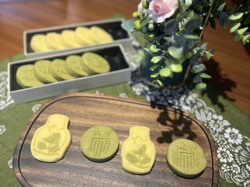在长沙博物馆制作出来的“长沙窑”绿豆糕（端午）、月饼（中秋）等食物。