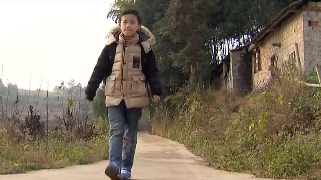 年幼的喻壮去看望生病的妈妈,这条通往医院的路,他已经熟悉得不能再熟悉了。图片来源于网络 年幼的喻壮去看望生病的妈妈,这条通往医院的路,他已经熟悉得不能再熟悉了。图片来源于网络