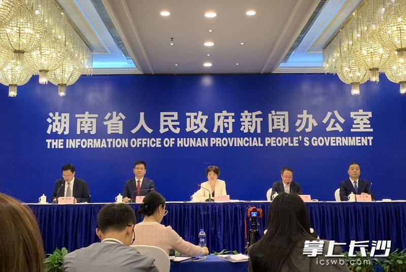 10月10日，省政府新闻办举行“长株潭一体化建设”专题新闻发布会。长沙晚报全媒体记者 邓艳红 摄