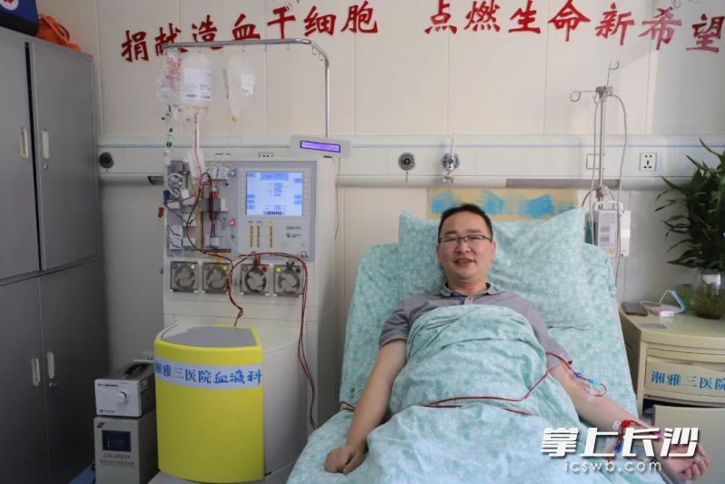 长沙市第四医院心血管内科医生曾卓捐献430毫升“生命的种子”，为远方一位白血病患者送去生的希望。  均为医院供图