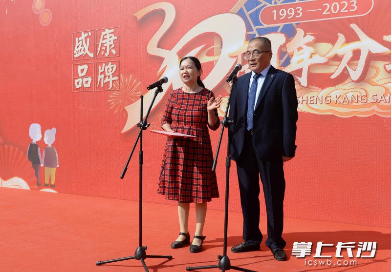 湖南盛康品牌创始人盛国文和聂春香夫妇分享创业故事。  均为长沙晚报全媒体记者 周数邑 摄 湖南盛康品牌创始人盛国文和聂春香夫妇分享创业故事。  均为长沙晚报全媒体记者 周数邑 摄