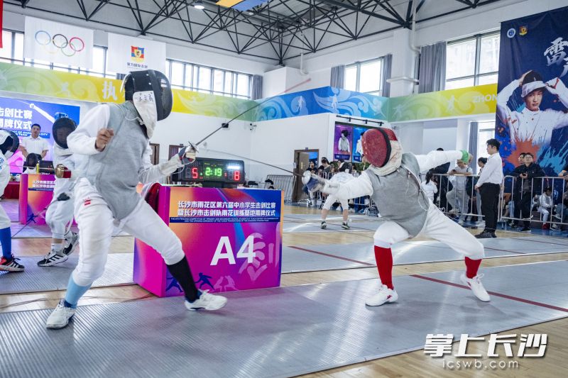 选手们在比赛中。