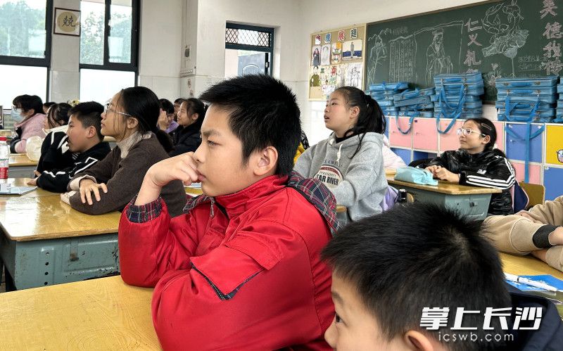 动物科普知识宣讲让孩子们听得入迷。均为长沙晚报全媒体记者 贺文兵 通讯员 谭思敏 摄影报道