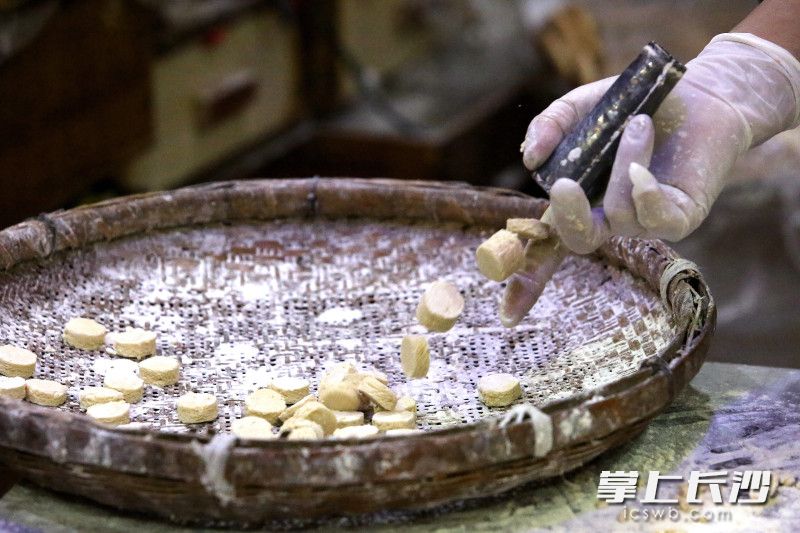 出饼。