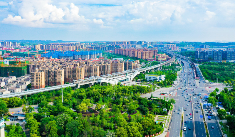 长株潭城际铁路及芙蓉南路，对于长株潭都市圈的交通相连至关重要。 长沙晚报全媒体记者 邹麟 摄