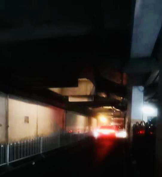 改造前，经河路最昏暗处大白天通行如走夜路。 均为长沙晚报通讯员 张媛斐 供图