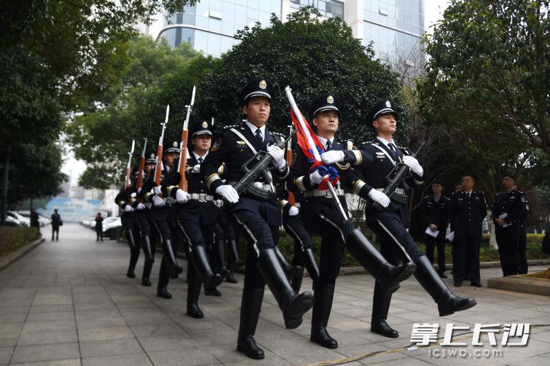 升警旗仪式现场。