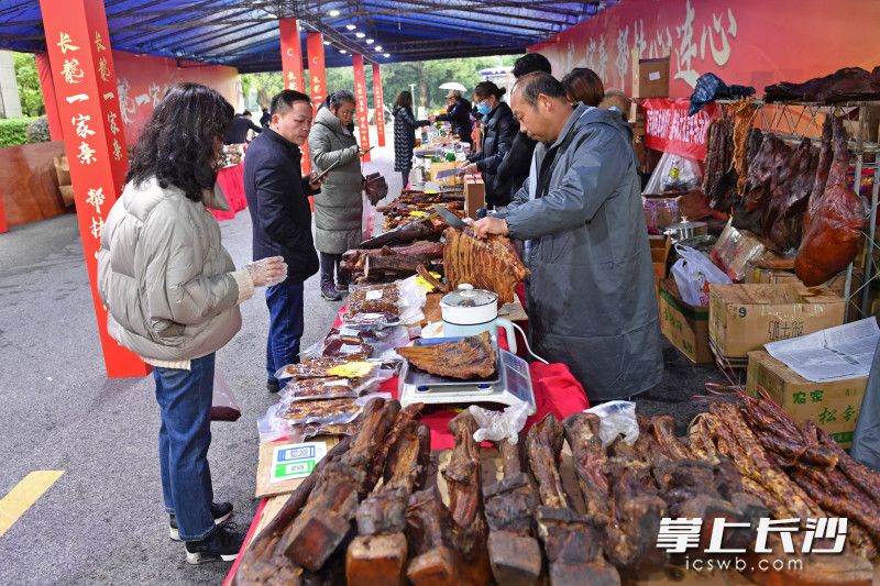 活动现场年味浓浓。