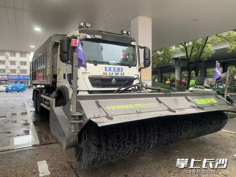 除雪设备整装待发。  均为长沙晚报全媒体记者颜家文摄