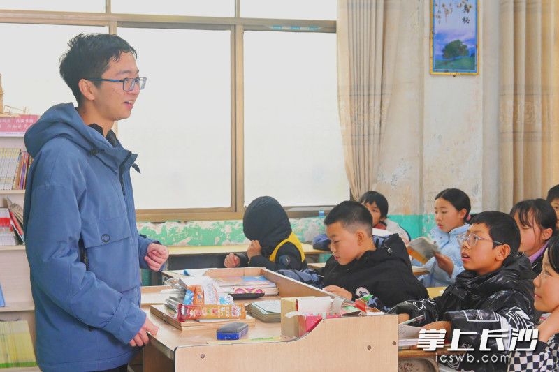 中南大学交通运输工程学院“众募成林，星梦播种”社会实践团开展支教调研活动。均为长沙晚报通讯员 周文慧 陶秋钢 供图