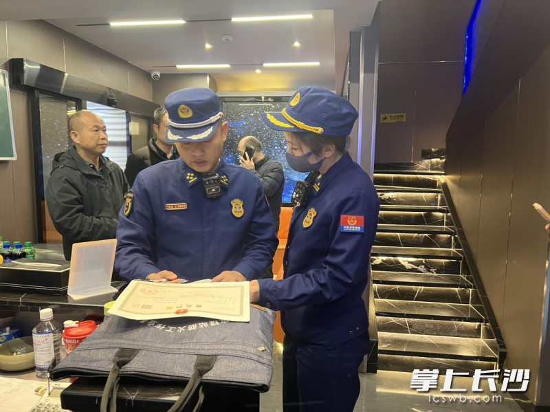 芙蓉消防联合公安、应急、文旅等部门成立联合检查组，开展消防安全集中除患攻坚大整治行动。长沙晚报通讯员 谢梦嘉 供图