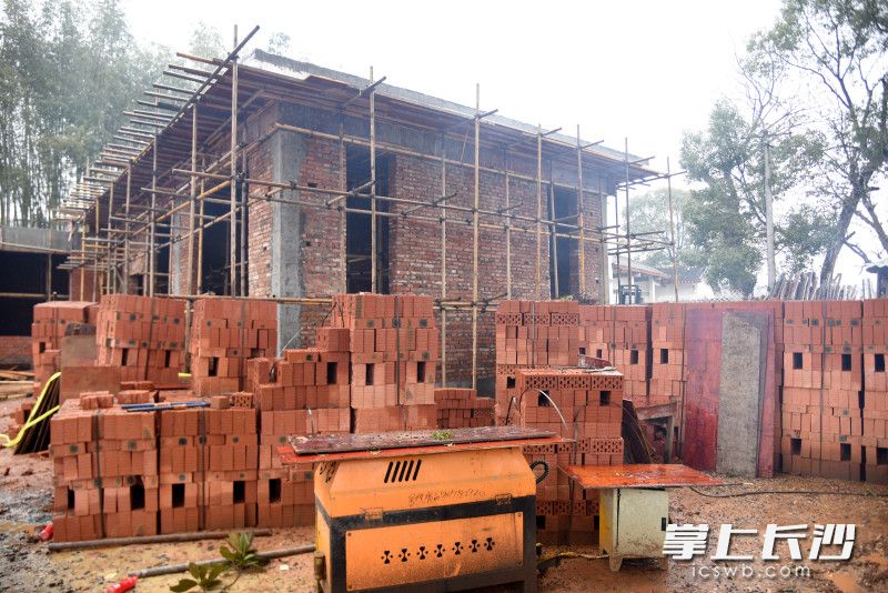 王文庆家重新建设的房屋，主体工程基本完工。长沙晚报全媒体记者 刘琦 摄