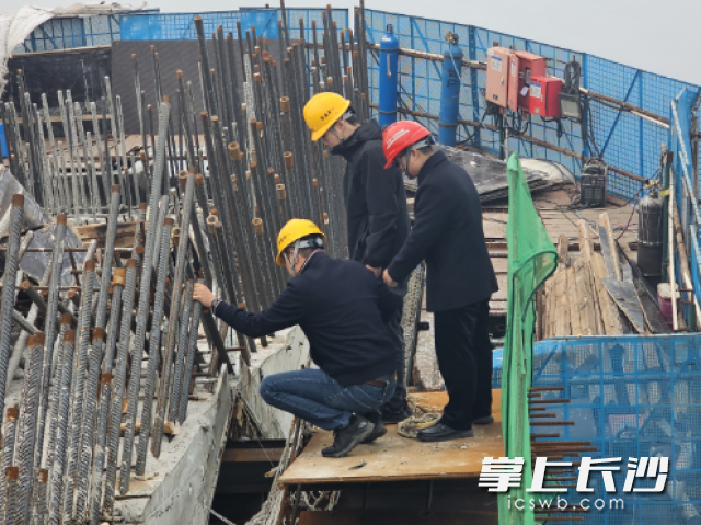 连日来，市质安站工作人员深入各重大项目建设现场，开展建筑工地节后复工安全生产督导检查。