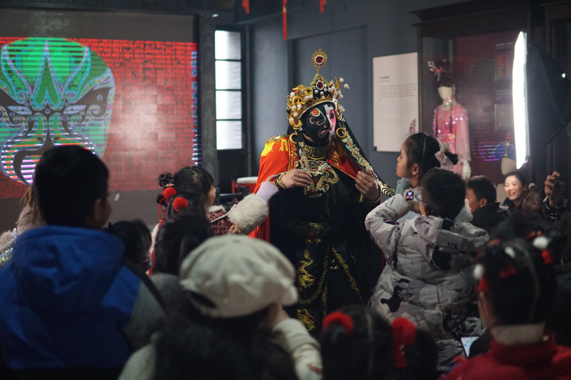 欢乐互动。