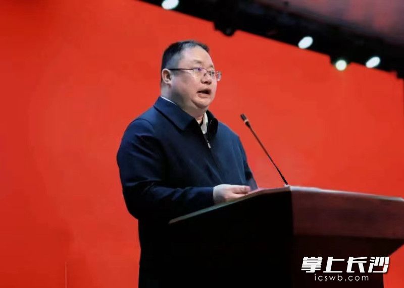 长沙市金海高中校长杨志伟
