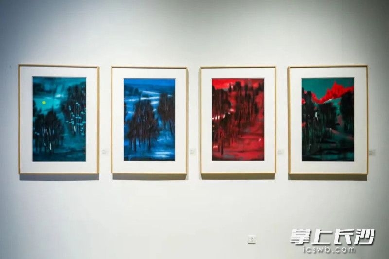 展览中的刘云画作。