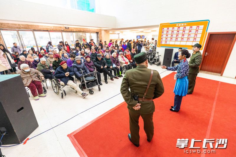 京剧《沙家浜》选段《智斗》。