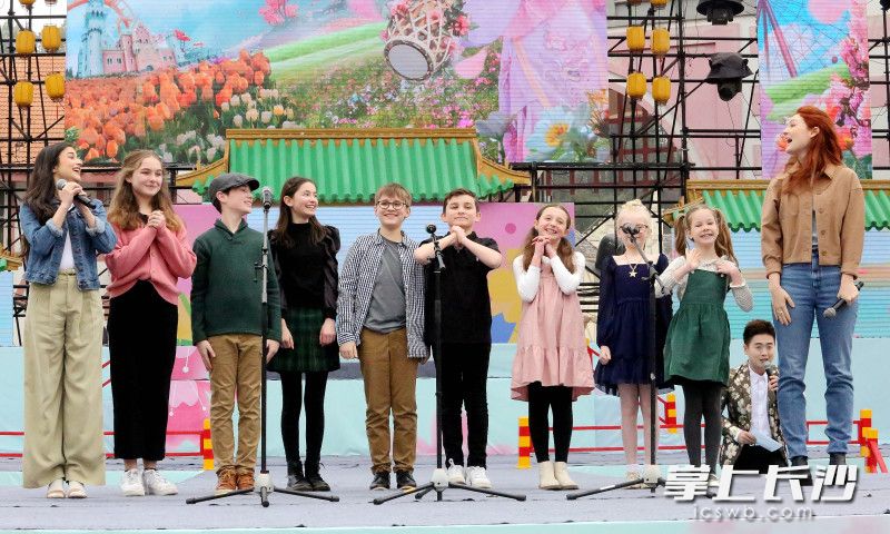 百老汇音乐剧《音乐之声》长沙站的主角团演员带来长沙线下首场春日音乐见面会。