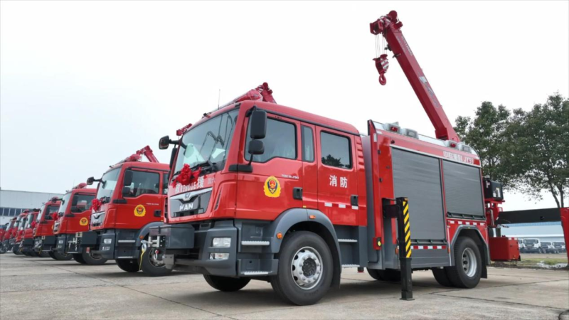 现场交付的中联重科消防车。长沙晚报通讯员 杨牧意供图