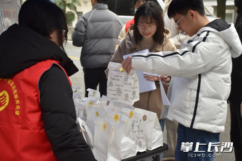 不同的公益任务被隐藏在“志愿盲盒”内。