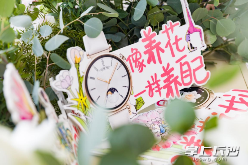 华为智能穿戴也在向女性时尚和健康方向不断发力。