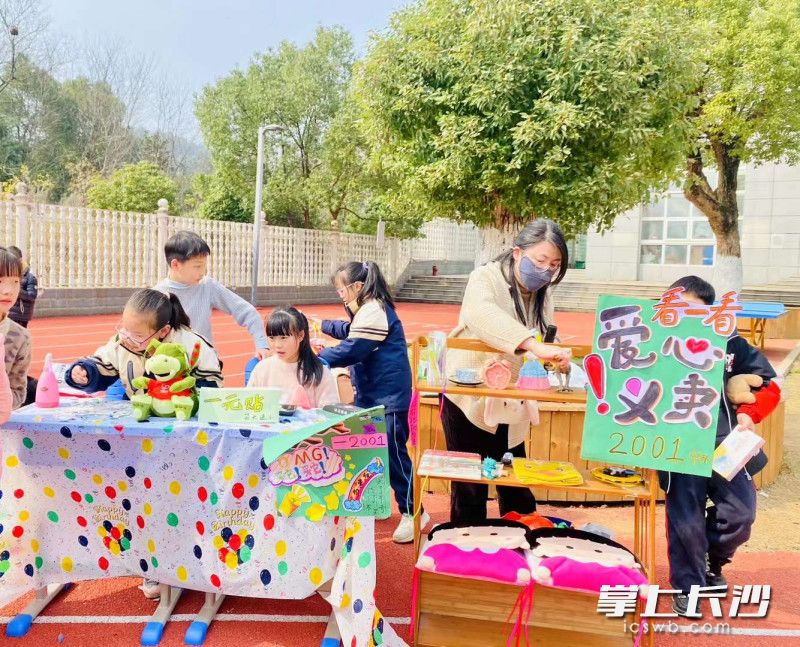 博才阳光实验小学开展“让爱传递，心灵减压”心理赋能专题活动。  均为长沙晚报通讯员付赟婷摄