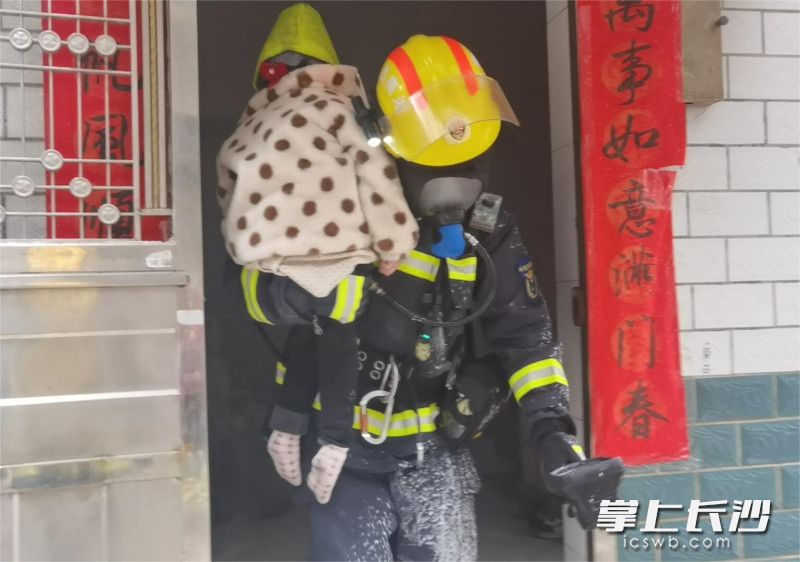 搜救组成功救出被困人员。