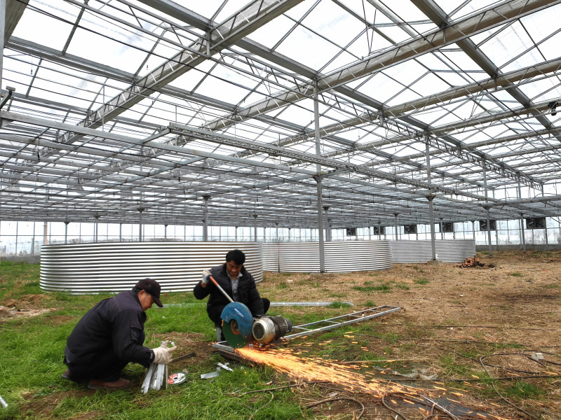 长沙县春华镇数字田园智能化育秧大棚工程是全县第一个即将建设完成的育秧工厂，集生产、突发恶劣天气应急育秧储备、示范、培训、科研于一体，常规单季可服务育秧面积一万亩以上。 长沙晚报通讯员 邬振 摄