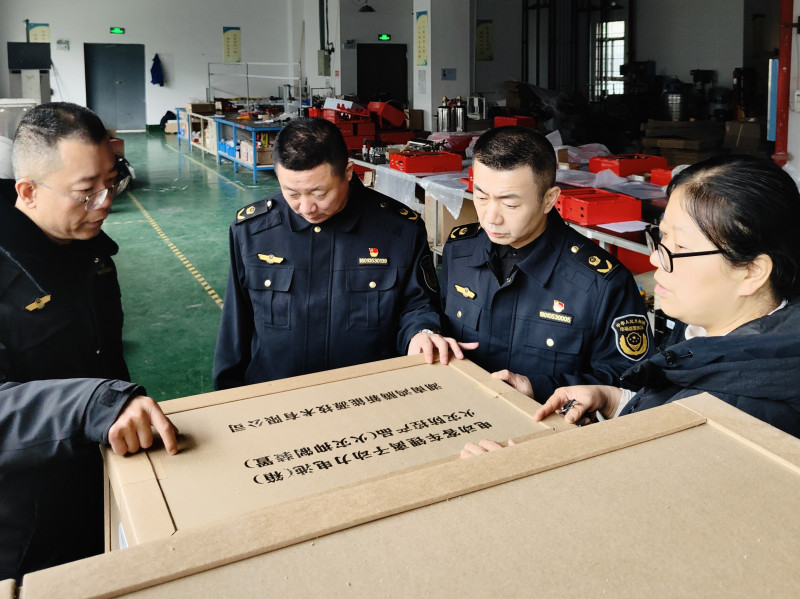 长沙市场监管部门开展重点工业产品质量安全专项整治行动。长沙晚报通讯员　张丁智竑 供图