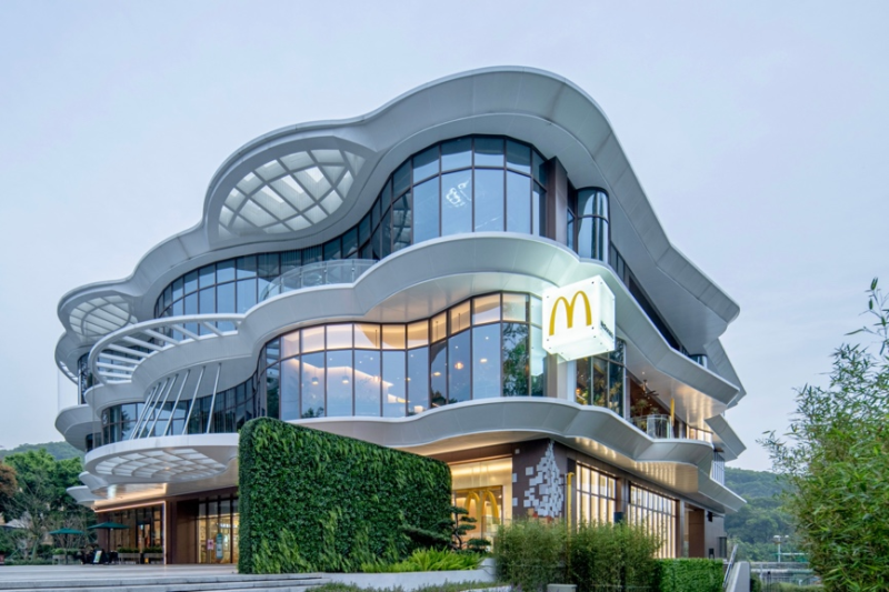 麦当劳中国首家光储一体“零碳餐厅”——广州麦当劳云山天地餐厅外观