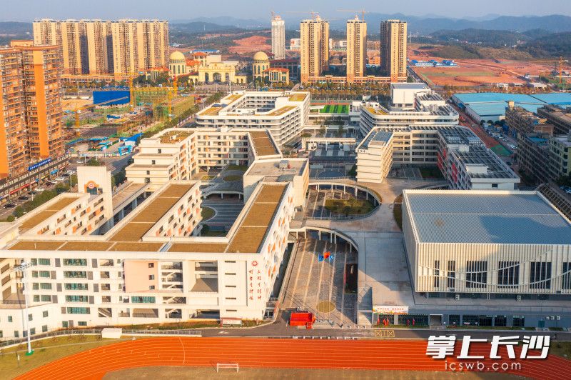 长沙市一中城南中学俯瞰图。长沙晚报全媒体记者 陈飞 摄