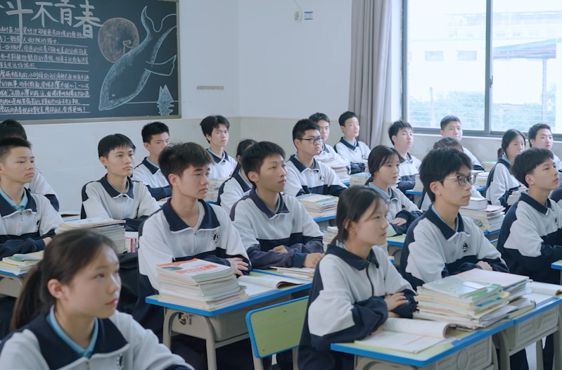 技工院校的学生毕业时既可以选择就业,也可以参加对口高考或职高单招。 技工院校的学生毕业时既可以选择就业,也可以参加对口高考或职高单招。