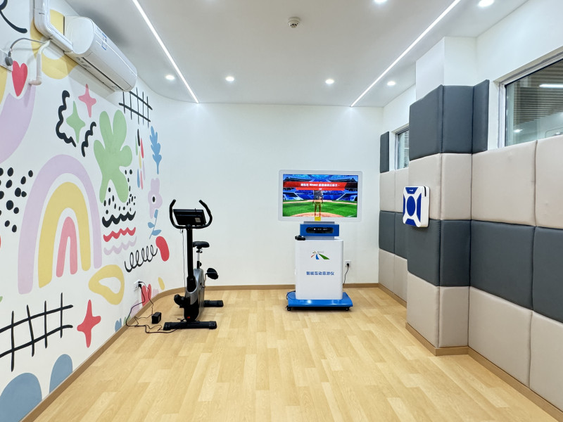与会人员还参观了长沙市一中双语实验学校心理健康发展中心。