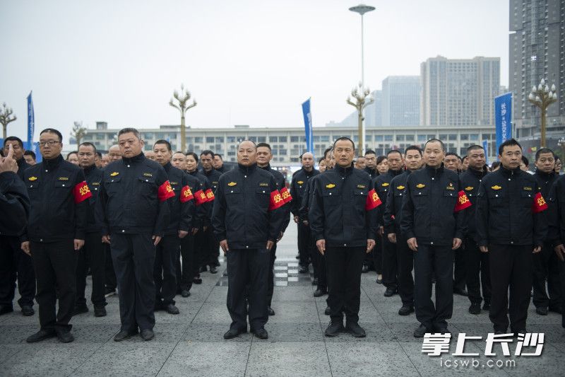 4月3日上午，“公交义警”启动仪式现场。 长沙晚报全媒体记者 黄启晴 摄