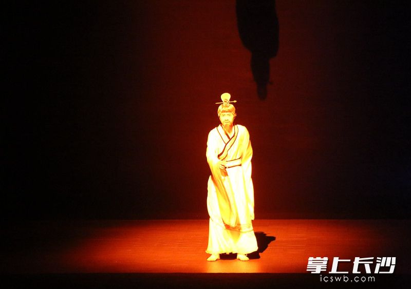 今日上午，大型真人AR剧场表演项目《屈原》在长沙方特屈原园震撼首演。均为长沙晚报全媒体记者 贺文兵 摄