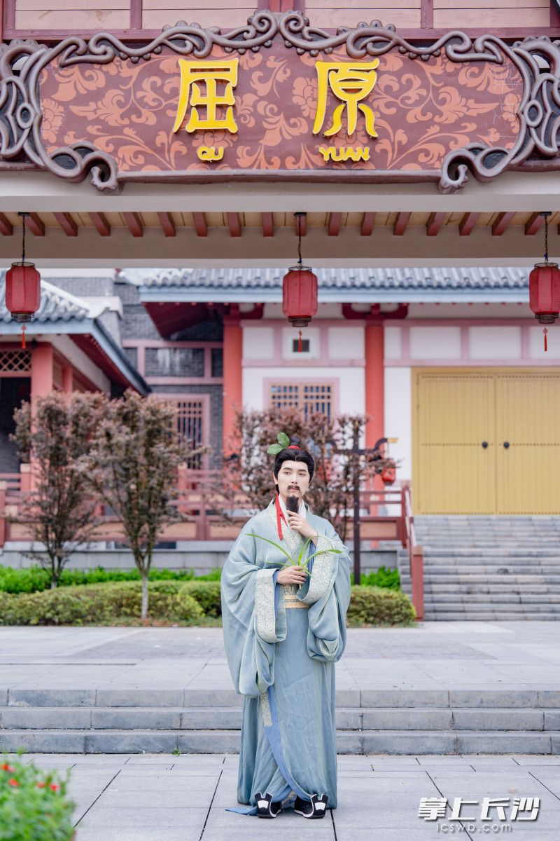 大型AR幻影成像+真人演艺剧场《屈原》开放迎客。景区供图