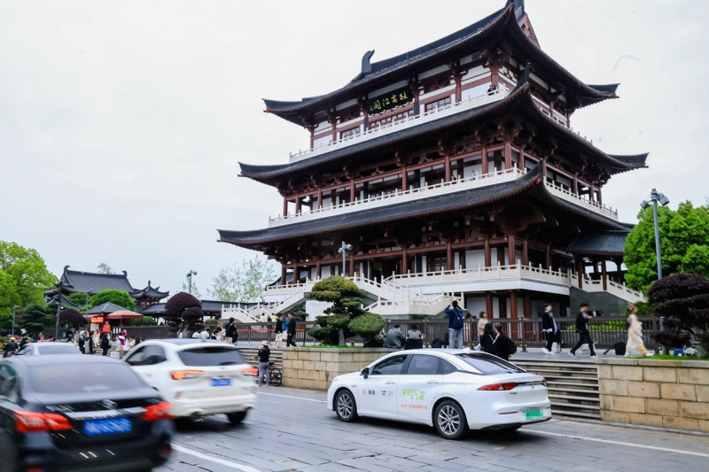 长沙滴滴保障车队的车辆在旅游景点周边提供保障服务。均为通讯员 万珺 供图