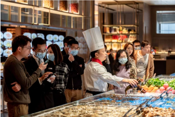 徐记海鲜将食品安全管理细节形成体系纳入到门店的日常管理中。资料图片