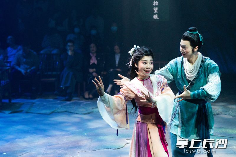 新国风沉浸式幻境秀《新刘海砍樵》演出剧照。均为长沙晚报全媒体记者 董阳 摄