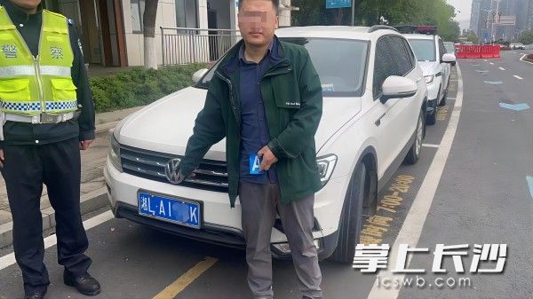 交警执法办案现场。