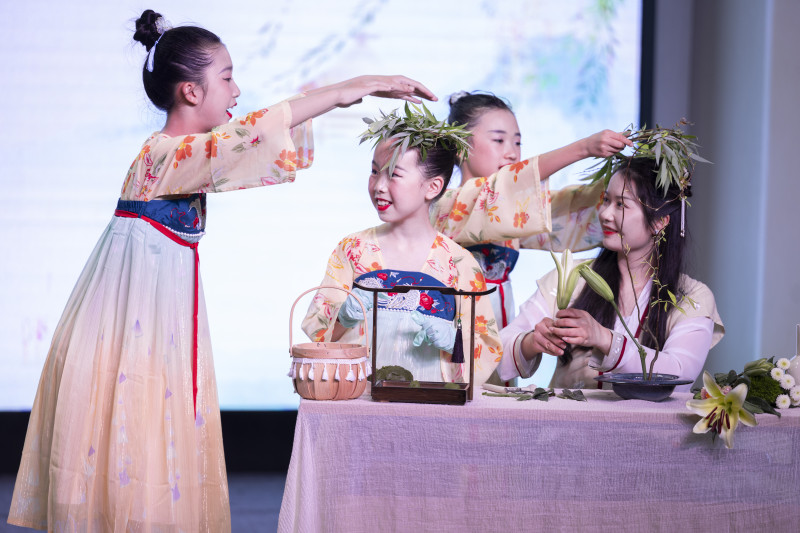 小学组和中学组各23位教师，他们同台竞技，展示了特色课程的多彩魅力。