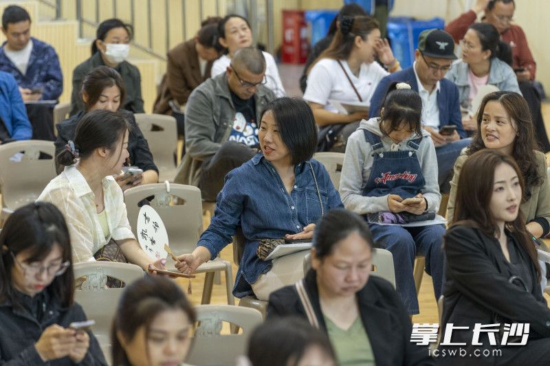 近千名入校嘉宾参与了开放日活动。